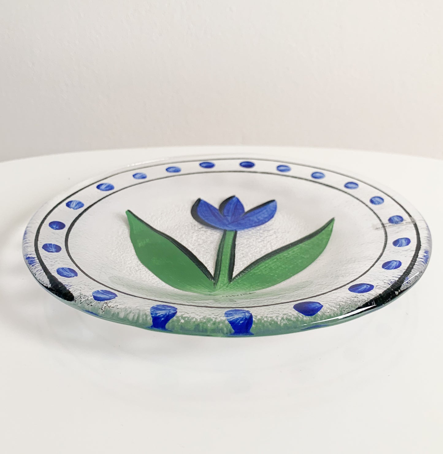 Kosta Boda Tulipa plate | Ulrica Hydman-Vallien