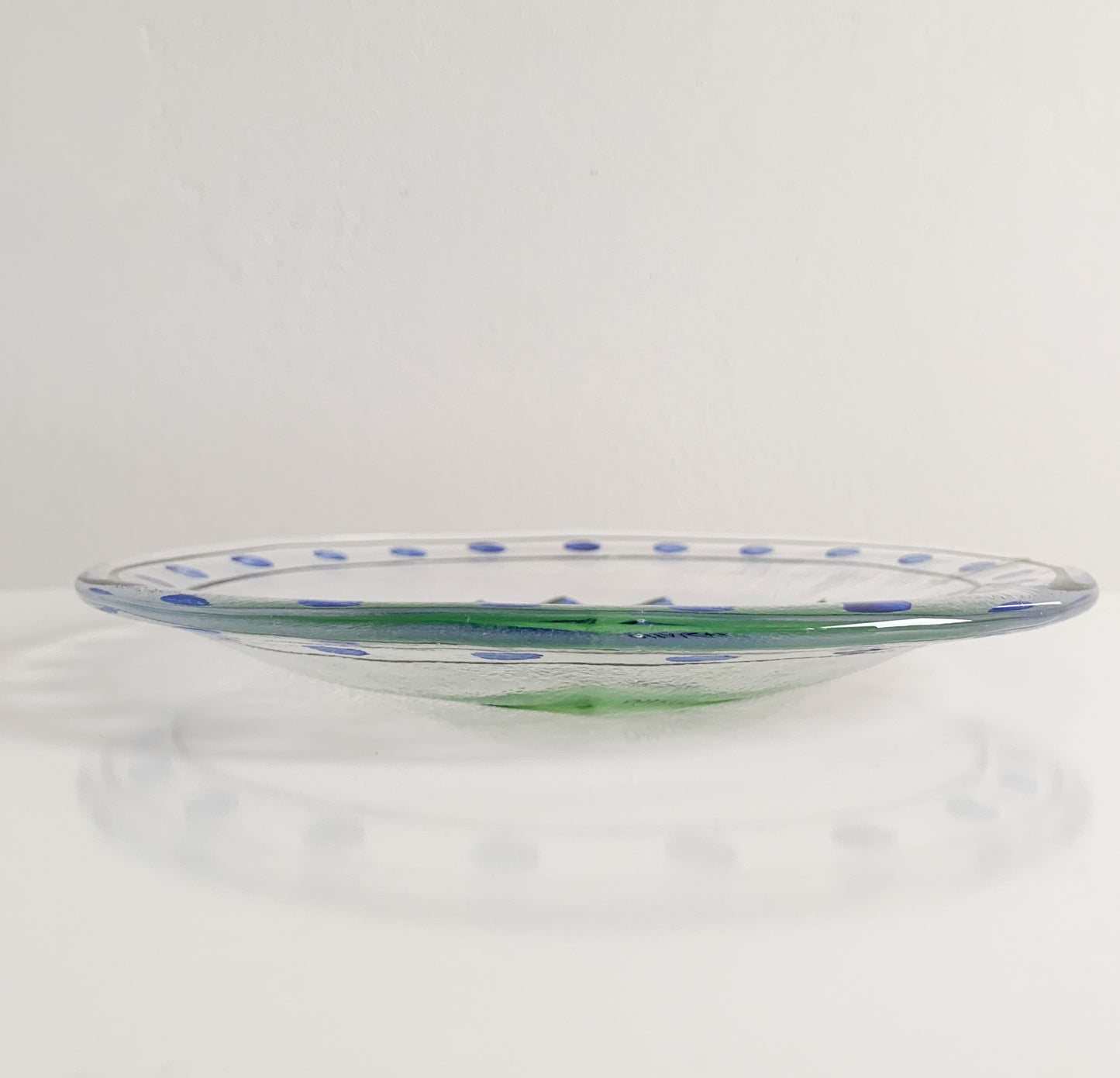 Kosta Boda Tulipa plate | Ulrica Hydman-Vallien