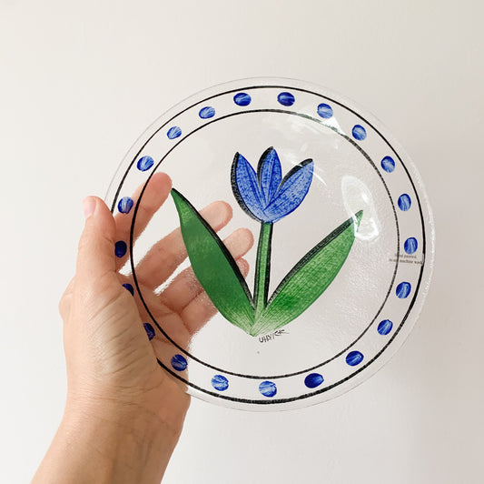 Kosta Boda Tulipa plate | Ulrica Hydman-Vallien