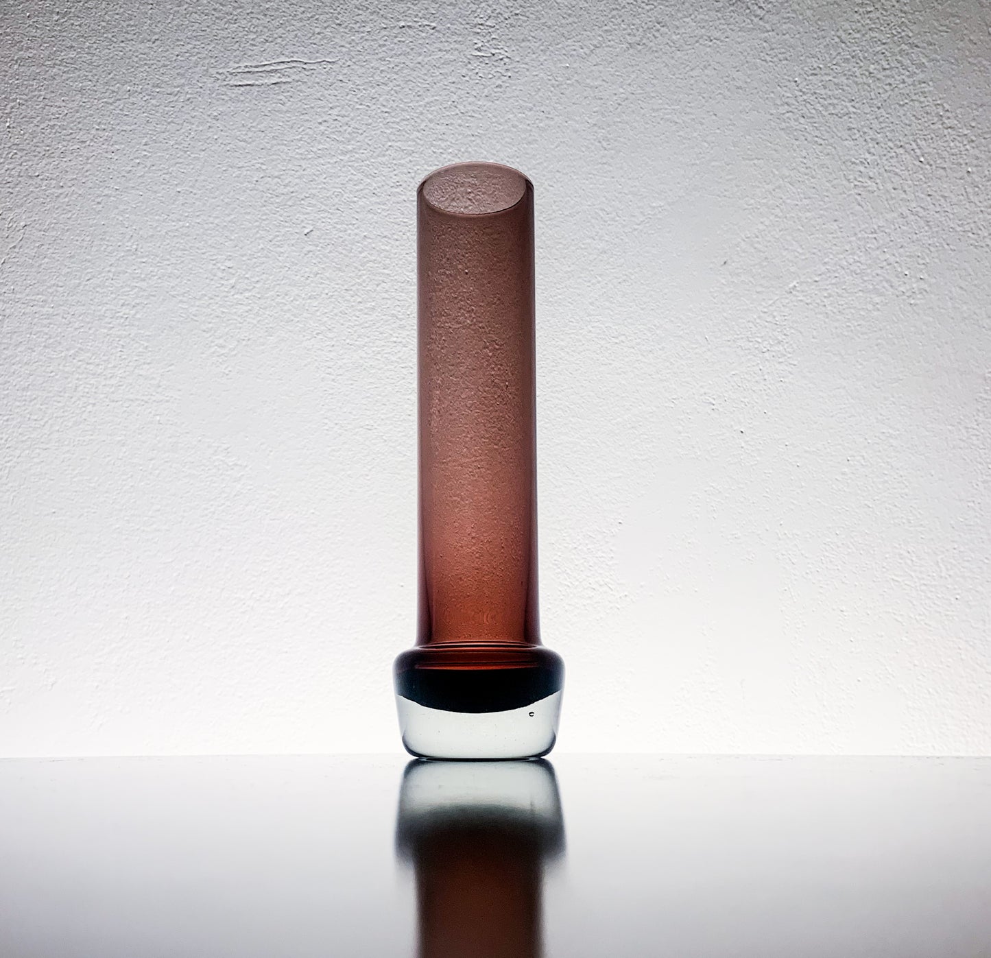 Modernist glass vase by Tamara Aladin | Riihimaen lasi