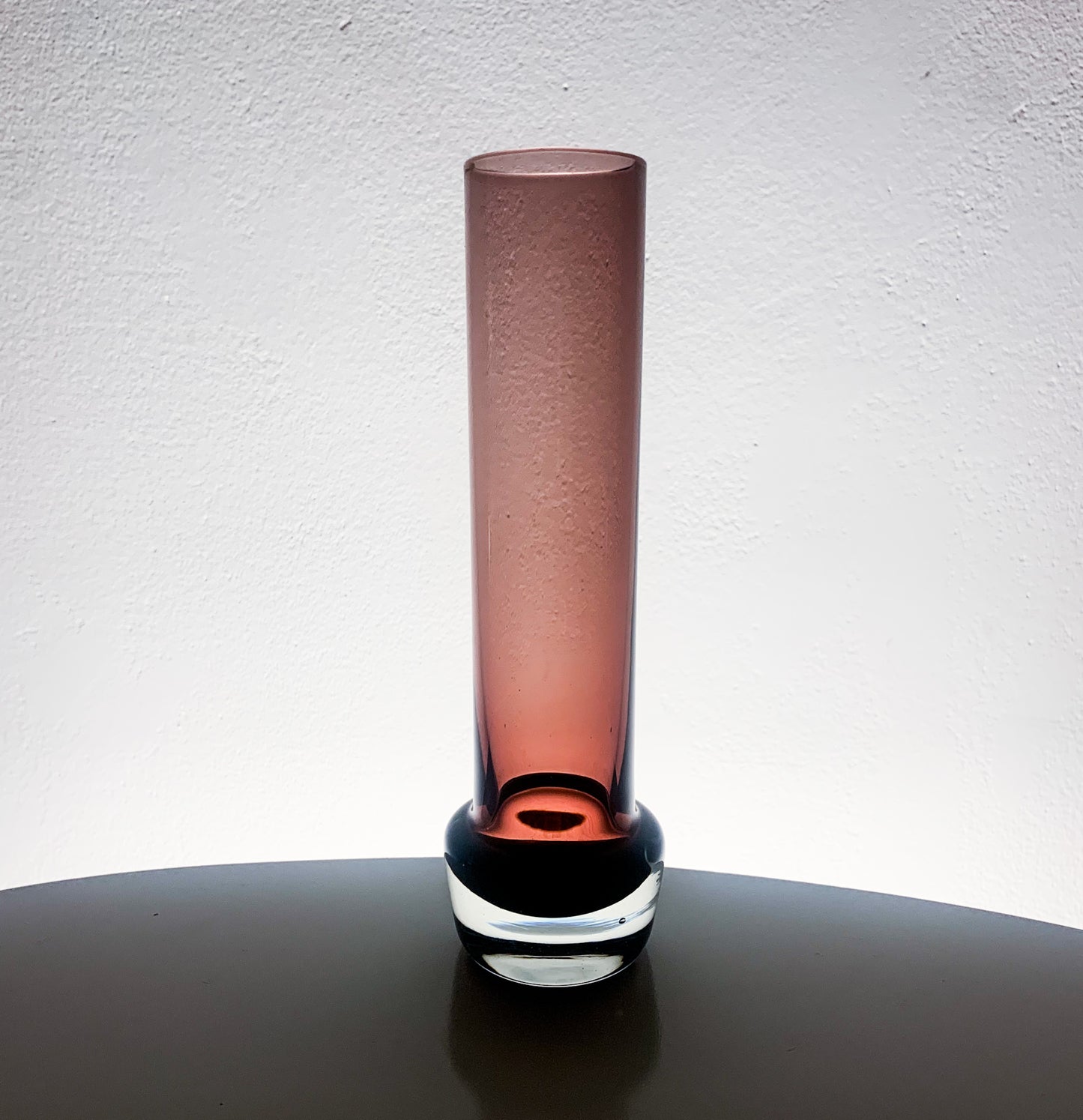 Modernist glass vase by Tamara Aladin | Riihimaen lasi