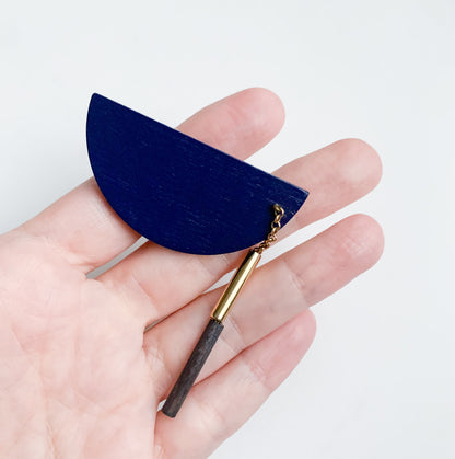 Wood Pendulum brooch, navy blue | Aarikka Finland