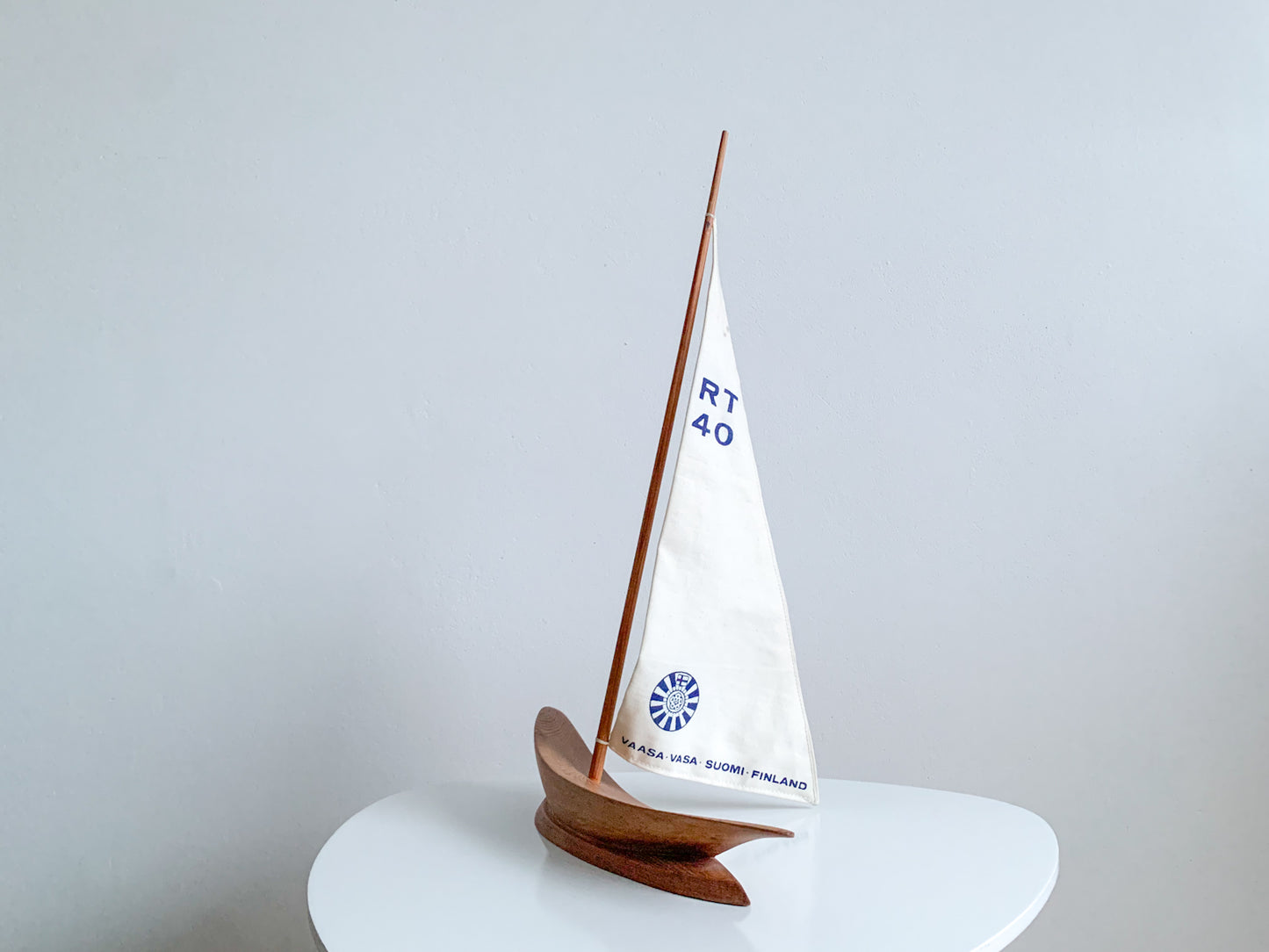 Model sailboat white sail | Vaasa Vasa 1970s | Wood Figurine | Molna Vintage