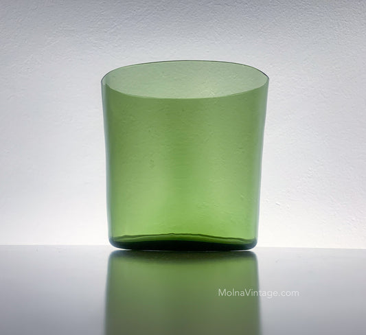 SH142 Vase Green glass vase | Saara Hopea Nuutajarvi | Molna Vintage