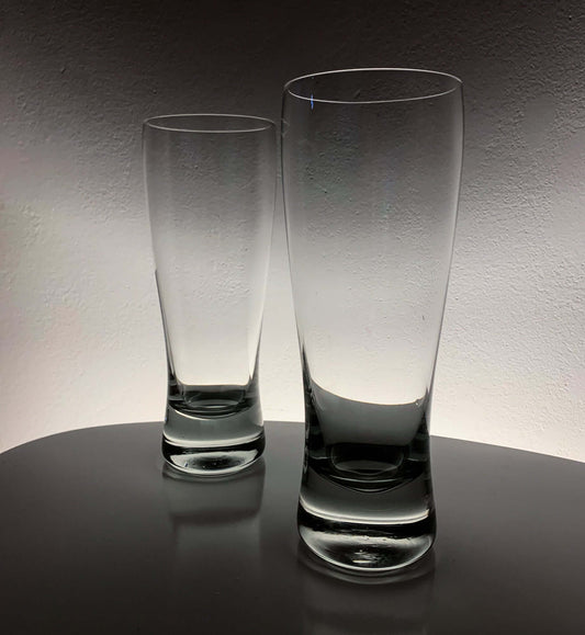 A pair of vintage Saara Hopea beer glasses designed for Nuutajärvi, showcasing elegant craftsmanship and balanced design.