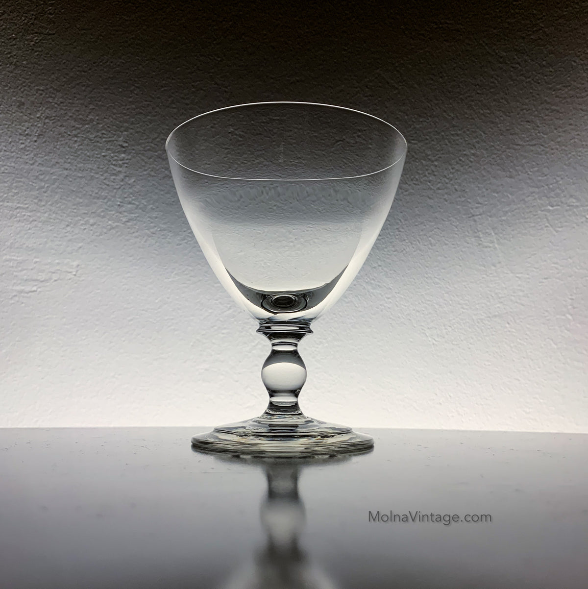 Thyla Wine Glass | Tyra Lundgren Riihimaki | Molna Vintage