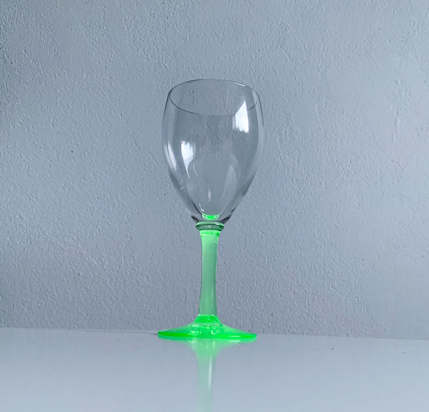 Uranium Glass | Riihimaen lasi Finland | Wine Glass | Molna Vintage