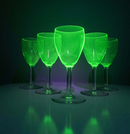 Uranium glass green wine glasses | Riihimaki Finland | Molna Vintage