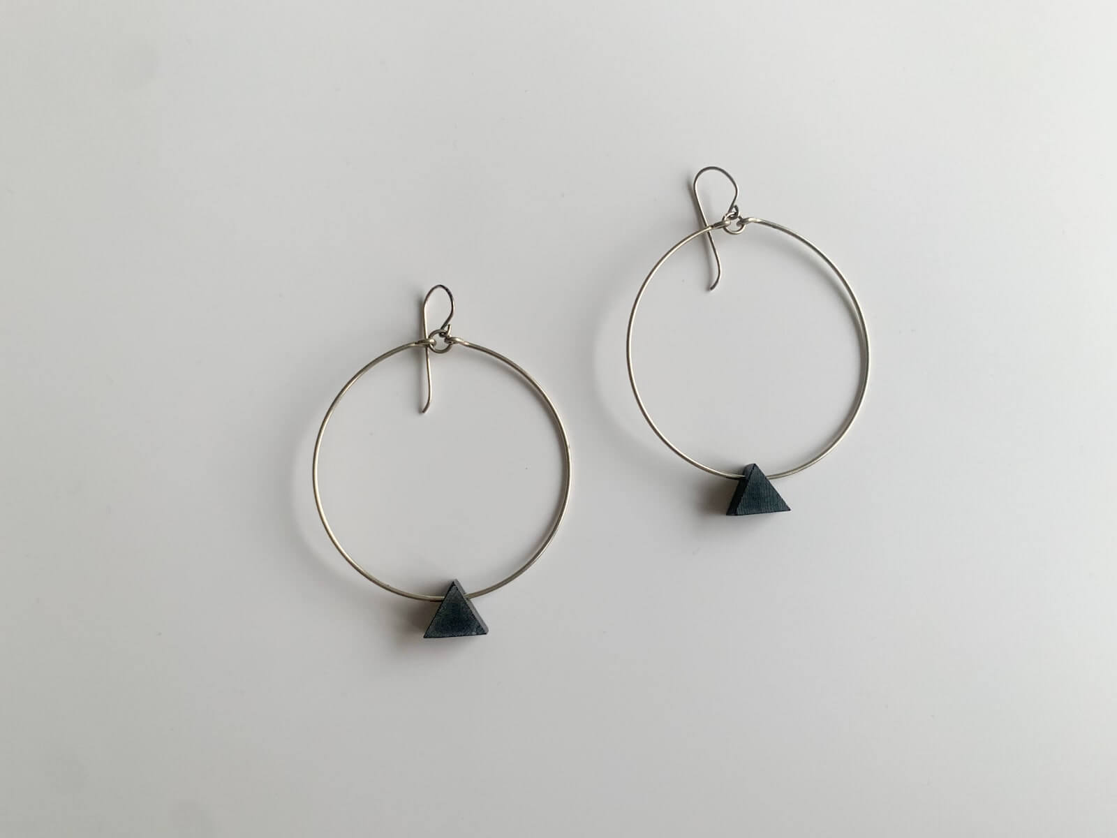 Vintage Aarikka Finland earrings blue wood triangles | Molna Vintage
