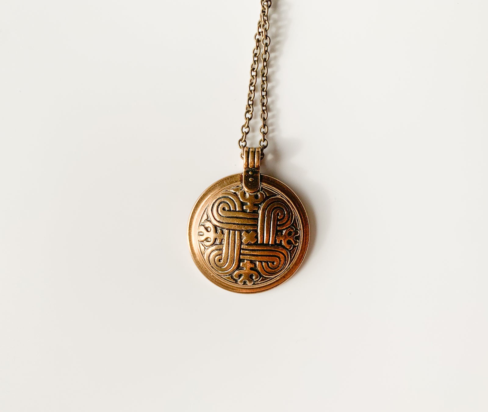 Vintage Kalevala Koru Finland | Pendant Hannunvaakuna | Molna Vintage