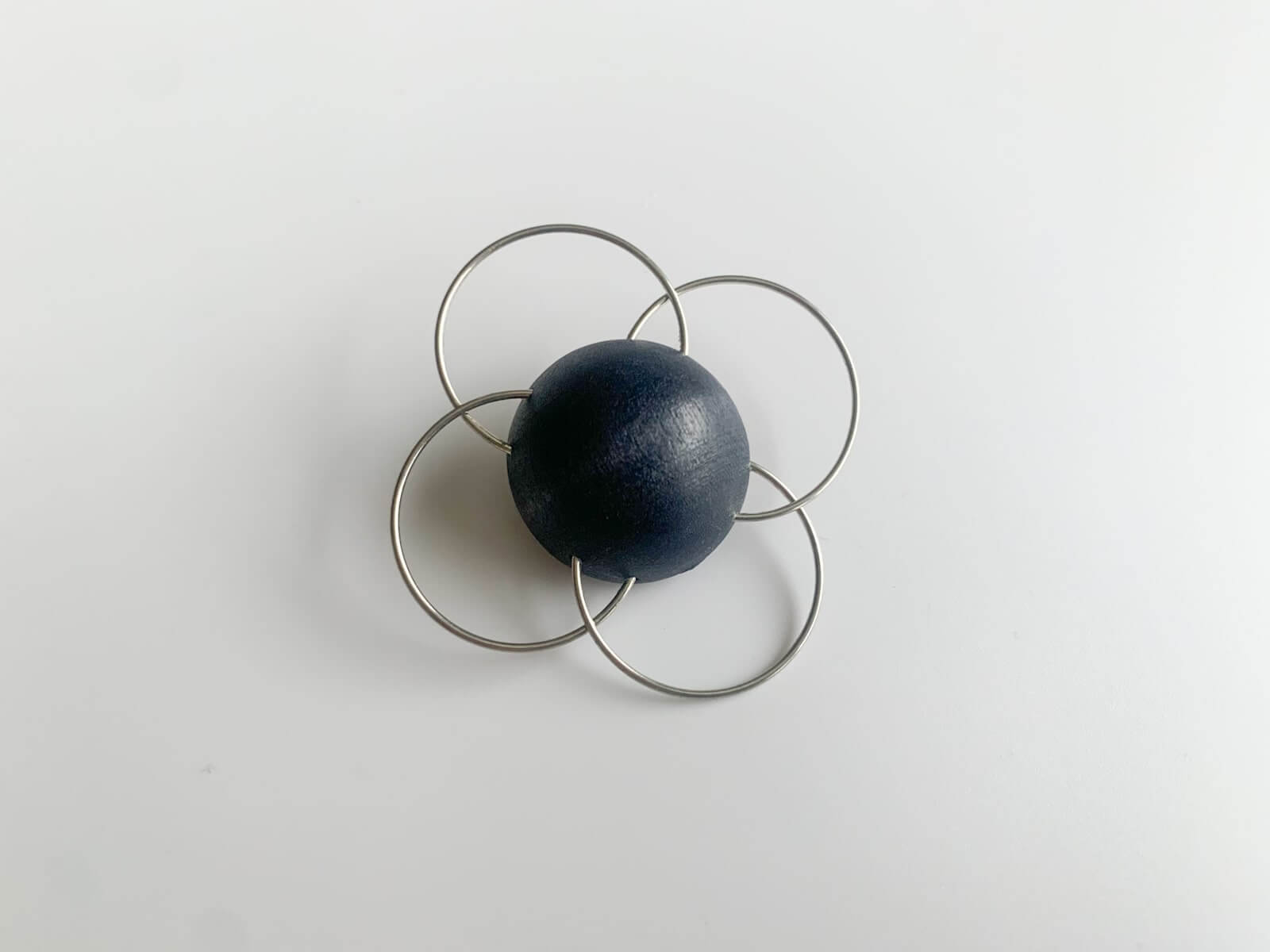 Vintage dark blue and metal brooch flower | Molna Vintage