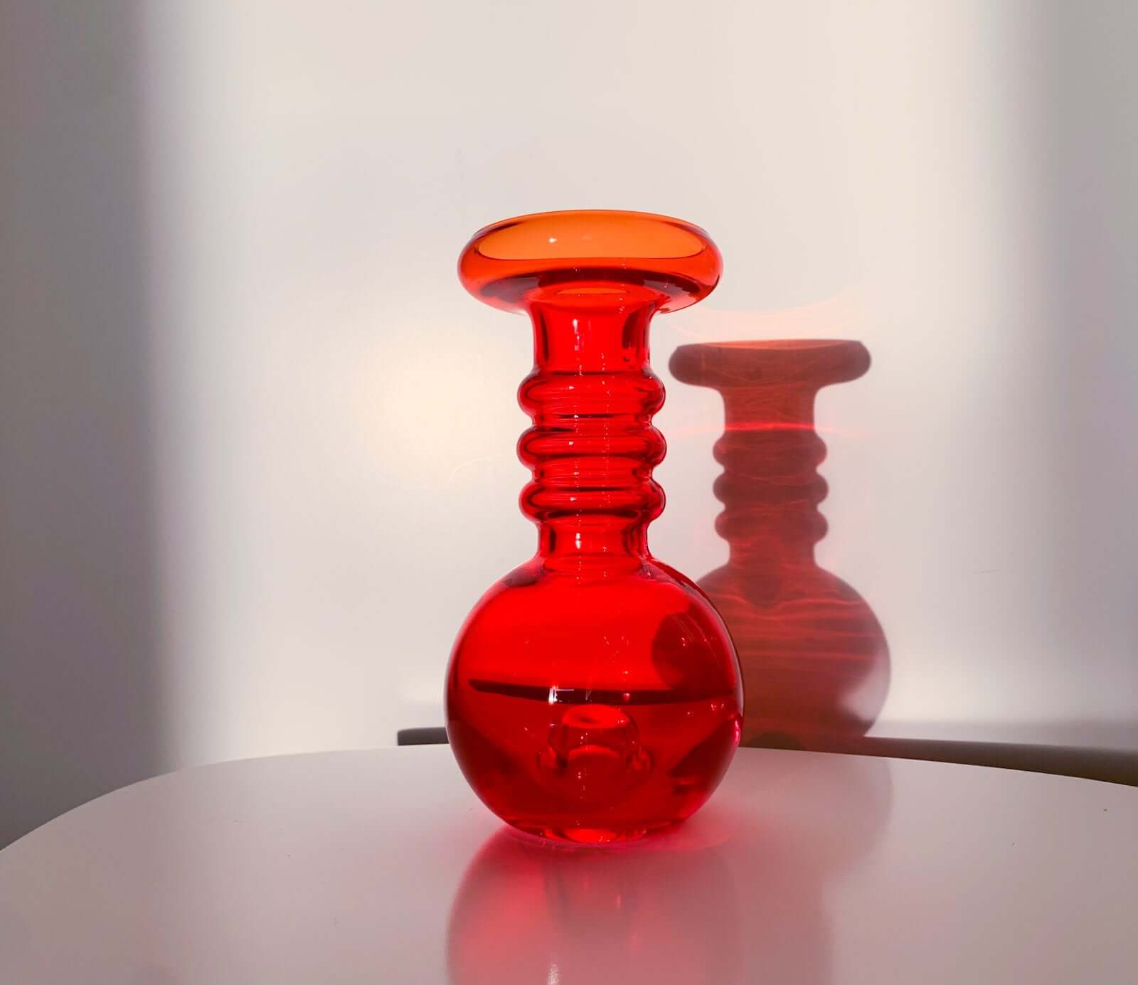 Vintage vase Carmen Tamara Aladin Riihimaki red | Molna Vintage